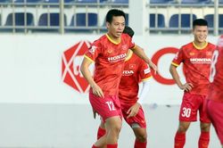 Văn Quyết đánh giá sao về Quang Hải và đối thủ của ĐT Việt Nam tại AFF Cup?