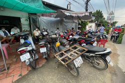Cảnh sát bắt quả tang 16 người tụ tập cá độ ở quán giải khát
