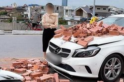 Sau va chạm với xe xích lô, nữ tài xế có hành động đáng nể