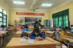 Học sinh Quảng Bình tiếp tục được miễn học phí