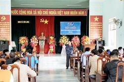 Tập huấn kỹ thuật chăm sóc cây cà phê cho 50 cán bộ Đoàn của huyện Kbang