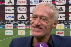 Deschamps: 'Pháp có chút may mắn mới thắng Anh'