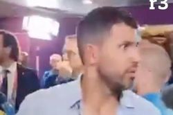 Lộ hình ảnh Aguero hòa giải căng thẳng Messi và Weghorst