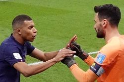 Cuộc nói chuyện 'bằng thừa' của Mbappe với Lloris