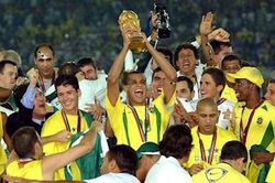 Nhật ký World Cup… 20 năm trước: Đội nào cúp vàng đội nào… cúp tai?