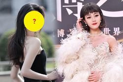 Tình mới Dương Dương tiếp tục 'dằn mặt' Địch Lệ Nhiệt Ba nhưng bị chê cười không có cửa?