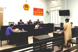 Giảm án cho bị cáo chiếm đoạt tiền công ty