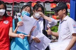 Học sinh xin chuyển tổ hợp môn, giải quyết thế nào cho hợp lí?