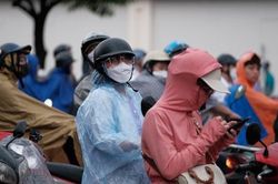 Hà Nội sáng sớm có sương mù, trưa chiều hửng nắng