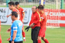 AFF Cup 2022: Vô địch rồi… ra biển lớn?