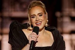 'Họa mi nước Anh' Adele tiết lộ phải điều trị tâm lý hậu ly hôn