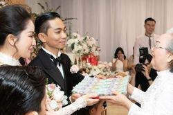 Khánh Thi được tặng vàng miếng và mâm tiền mặt trong lễ ăn hỏi