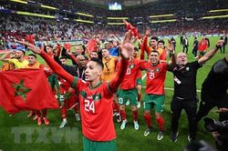 Người Maroc ăn mừng sau chiến thắng lịch sử trước Bồ Đào Nha