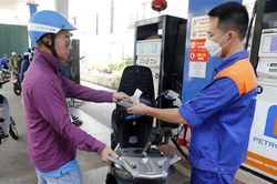 Giá xăng tiếp tục giảm 1.500 đồng/lít