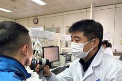 Nam thanh niên bị hoại tử da mũi, trán sau tiêm filler nâng mũi