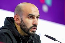 HLV Morocco: Tôi bảo FIFA cộng điểm cho đội nào cầm bóng nhiều nhé?