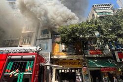 Hà Nội: Cháy nhà trên phố Hàng Bông