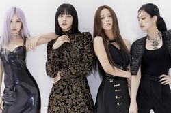 Blackpink 'cháy hết mình' với 2 đêm diễn ở Paris