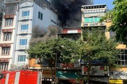 Cháy lớn tại tòa nhà 240C Hàng Bông