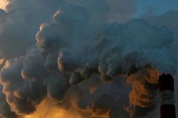 EU đạt thỏa thuận về áp thuế khí thải carbon dioxide với hàng nhập khẩu