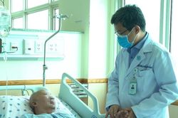 Bất ngờ méo mặt khi đang làm việc