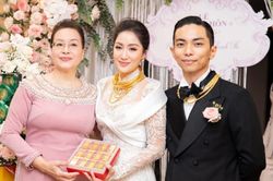 Sính lễ siêu khủng trong đám cưới Khánh Thi - Phan Hiển, của hồi môn lên đến 22 cây vàng