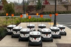 Robot thay ông già Noel đi 'phát quà' ở Anh