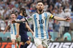 CĐM phát cuồng vì màn trình diễn của Messi