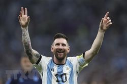 Messi và người Argentina ăn mừng cuồng nhiệt sau khi vào chung kết