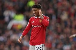 HLV Ten Hag khiến fan MU thôi mơ mộng về Sancho