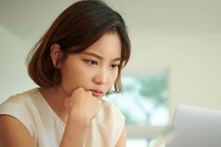 Ngày sinh nhật, mở món quà không đề tên người gửi mà tôi bật khóc