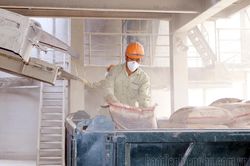 Cải thiện môi trường làm việc trong các cơ sở sản xuất
