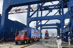 Tổng trị giá xuất nhập khẩu của Việt Nam gần cán mốc 700 tỷ USD