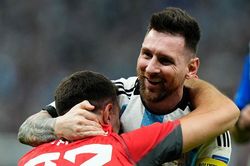 Messi xứng danh thủ lĩnh ĐT Argentina, chứng minh Maradona sai hoàn toàn