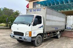 Xe tải chở gần 2.100 chai rượu ngoại không rõ nguồn gốc