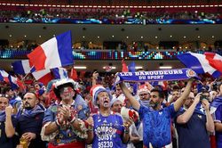Pháp vào chung kết với Argentina
