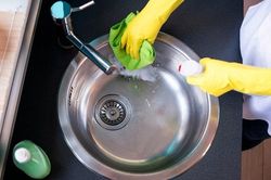 Làm sạch bồn rửa inox không cần hóa chất
