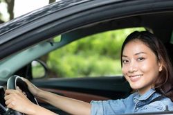 Lái xe và nghe nhạc, việc nào hứng khởi hơn?