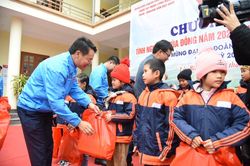 Tuổi trẻ TKV: Ấm áp chương trình thiện nguyện dịp cuối năm