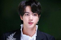 ARMY lo lắng về bệnh dị ứng của Jin BTS với đồ ăn trong quân ngũ