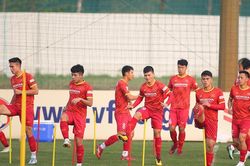 Quang Hải trở thành tâm điểm tại buổi tập luyện cùng Đội tuyển Việt Nam