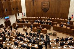 Chính phủ Slovakia không vượt qua cuộc bỏ phiếu bất tín nhiệm