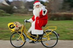Bị phạt vì đỗ 'tuần lộc' 3 bánh ở khu vực của người đi bộ, ông già Noel tuyên bố một câu 'xanh rờn'