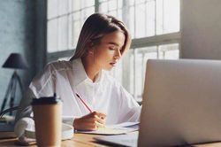 8 bước giúp thoát khỏi 'vòng xoáy bận rộn' cuối năm