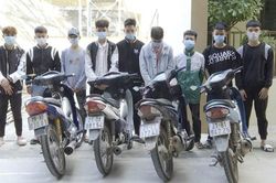 'Đứng lên ngồi xuống' và bài học an toàn giao thông