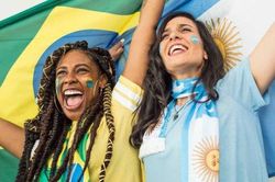 Tin nóng bóng đá tối 17/12: 33% CĐV Brazil ủng hộ Argentina