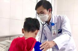 Bé trai 6 tuổi nguy kịch vì đái tháo đường