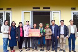 Đoàn ĐBQH tỉnh khánh thành và bàn giao nhà cho hộ nghèo