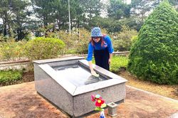 Bảo Lộc: Hơn 100 đoàn viên, thanh niên ra quân chăm sóc Nghĩa trang Liệt sĩ