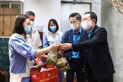 Hỗ trợ người lao động Hà Nội gặp khó khăn dịp Tết